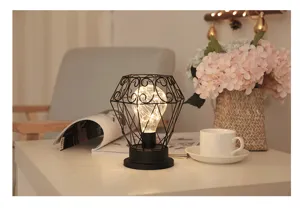 Vintage ijzeren kunst LED tafellamp, geometrisch ontwerp nachtlampje voor slaapkamer en woonkamer.