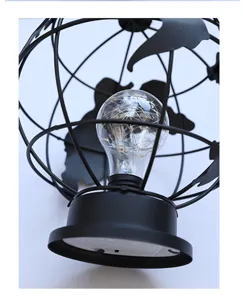 Zwarte ijzeren wereldbol LED nachtlampje, creatieve bureaulamp voor gezelligheid.