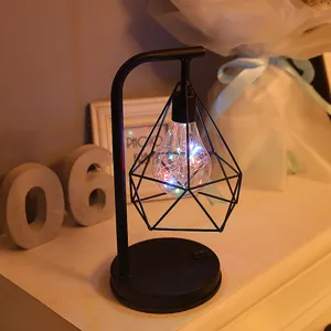 Moderne LED ijzeren tafellamp met geometrische lampenkap voor slaapkamerdecoratie sfeerverlichting