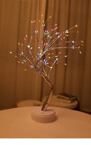 Gedetailleerd overzicht van kleurrijke LED boomlamp voor romantische slaapkamer.