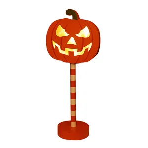 Halloween LED houten pompoen nachtlampje, feestelijk tafeldecor, gloeiende spookachtige feestverlichting.