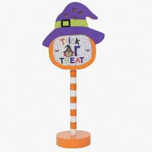 Halloween LED houten decoratie bord met heksenhoed en pompoen ontwerp voor feestjes.