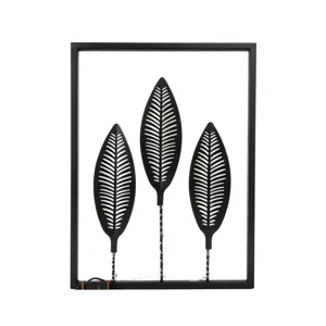 Decorazione murale da parete in metallo nero con foglie e stringa di luci LED.