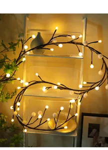 Detail LED takverlichting met warme witte bollen, ideaal voor een gezellige en sfeervolle inrichting.