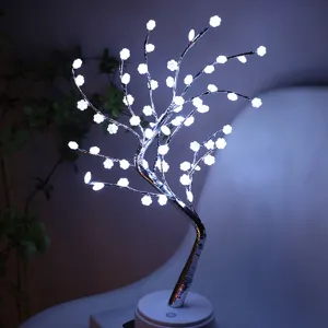 LED decoratieve boom lamp met witte bloemen takken voor romantische slaapkamer nacht sfeer.