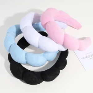 Thick plush sponge cloud headband detail, comfortable hair hoop for daily face washing and makeup.