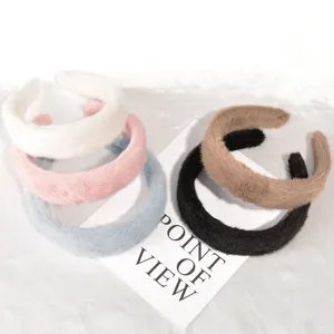 Weiche Plüsch Haarbänder für Damen, breite Haarreifen für Make-up und Haar-Accessoires.