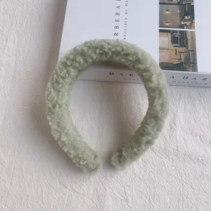 Flauschiger Lammwoll-Haarreif in sanftem Grün, breites Plüsch-Haarband für Damen und Mädchen.