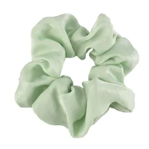 Coletero de pelo de satén verde claro, goma elástica suave para elegante coleta de moda.
