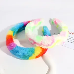 Flauschiger Plüsch Haarreif mit Batikmuster für Damen, weicher Make-up Haarkranz bunt.