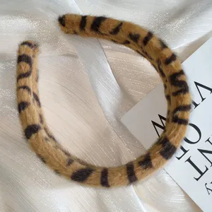 Flauschiges Tigerprint breites Stirnband süßer Plüsch Haarreif Winter warmer Haarschmuck Damen