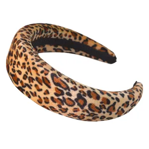 Detailed view of the leopard print padded headband, soft velvet texture for daily wear.