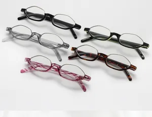 Gafas pequeñas y poligonales elegantes con montura de metal y acetato para uso diario.