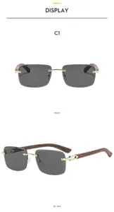 Lunettes de soleil carrées sans monture de luxe avec branches en bois et charnière dorée.