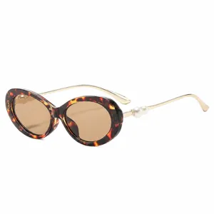 Retro oval sunglasses for women with elegant pearl metal temples and brown anti-uv lenses.