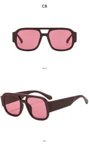 Detalles en primer plano de gafas de sol retro de doble puente con lentes rosas y montura.