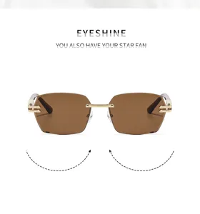 Gafas de sol cuadradas sin montura con lentes marrones y detalles metálicos de lujo.