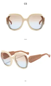 Vue détaillée de lunettes de soleil pour femmes grand format avec verres dégradés.