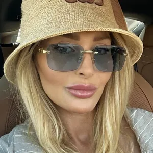 Lunettes de soleil carrées sans monture et dégradées chics pour femmes, idéales pour la mode.