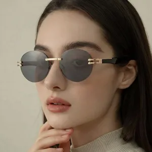 Gafas de sol redondas sin montura elegantes para mujer, puente de metal lujoso protección solar.