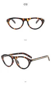 Vue détaillée de lunettes rétro écaille de tortue œil de chat avec rivets en métal.