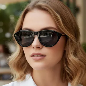 Lunettes de soleil chat ovale vintage pour femme avec rivets noirs elegante monture chic