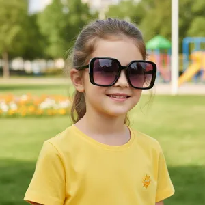 Occhiali da sole quadrati per bambini protezione solare all'aperto, occhiali eleganti per bambini.