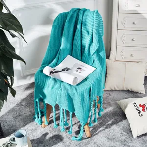 Nordische einfarbige Strickdecke mit Quasten, Gemütliche Wohndecke für Sofa und Bett.