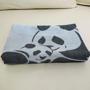 Jacquard gewebte Panda Decke Detailansicht, weiche Textur, gemütliche Sofadecke für Zuhause.