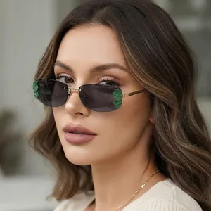 Lunettes de soleil carrées en métal facetté sans monture avec décor trèfle vert pour mode