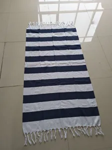 Telo mare turco a righe blu e bianco con frange nappa per viaggi e sport all'aperto