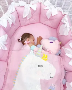 Handgefertigte 3D Cartoon Einhorn Strick Babydecke weiche Wolle Klimaanlage Decke Detailansicht
