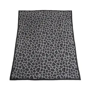 Coperta lavorata a maglia con motivo leopardato grigio, morbido plaid per divano e letto.