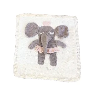 Handgemachte Strick-Babydecke mit süßem 3D-Elefanten-Design, weiche Kuscheldecke für Kleinkinder.