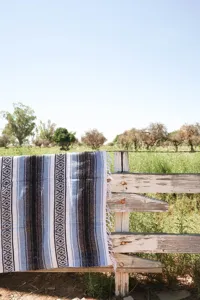 Couverture rayée mexicaine géométrique pique-nique extérieur franges coton détail
