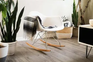 Vue détaillée d'un plaid géométrique bohème avec franges, idéal pour une décoration chaleureuse.
