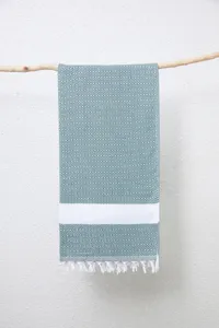 Turquoise geweven jacquard katoenen strandhanddoek met ruitpatroon, franjes, detailweergave.