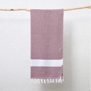 Gedetailleerde foto van een geweven jacquard Turkse handdoek met ruitpatroon en franjes.