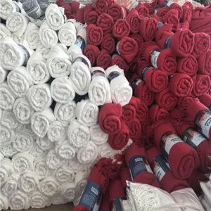 Coperta in pile tinta unita con frange decorative, morbida e calda per tutte le stagioni.