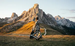 Ethnic geometric pattern woven jacquard blanket for cozy winter warmth and outdoor style.