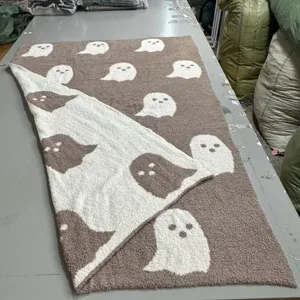 Cute ghost pattern throw blanket, soft plush fleece jacquard blanket for cozy home decor.