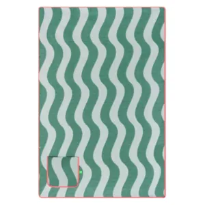 Vue détaillée de la couverture rafraîchissante à motifs ondulés verts et blancs.