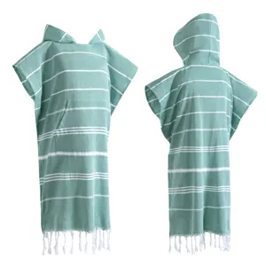 Turkse met capuchon strandlaken poncho sneldrogende badjas surfen details voor- en achterkant