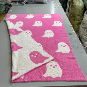 Pink cute ghost pattern fleece blanket, soft cozy plush throw for bed and couch decor.
