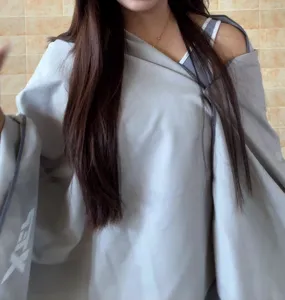 Poncho de serviette de bain séchage rapide portable pour la natation et le sport gris.