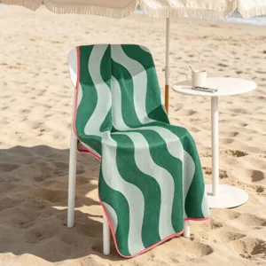 Serviette de plage rayee ondulee verte et blanche couverture douce pour voyage et salon