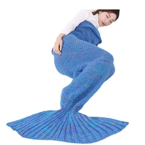 Coperta morbida lavorata a maglia a forma di coda di sirena blu, ideale per divano e letto.