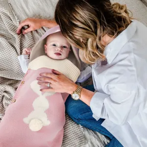 Rosa Strick Baby Schlafsack mit Hasen Design, Kapuze Wickeldecke für Neugeborene Kinder.
