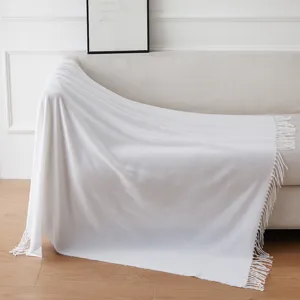 Coperta da letto bianca tinta unita con frange morbida in poliestere per tutte le stagioni.