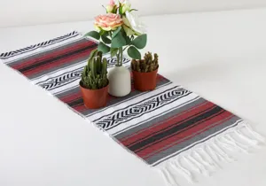 Runner da tavolo messicano stile bohémien geometrico a righe con frange decorative